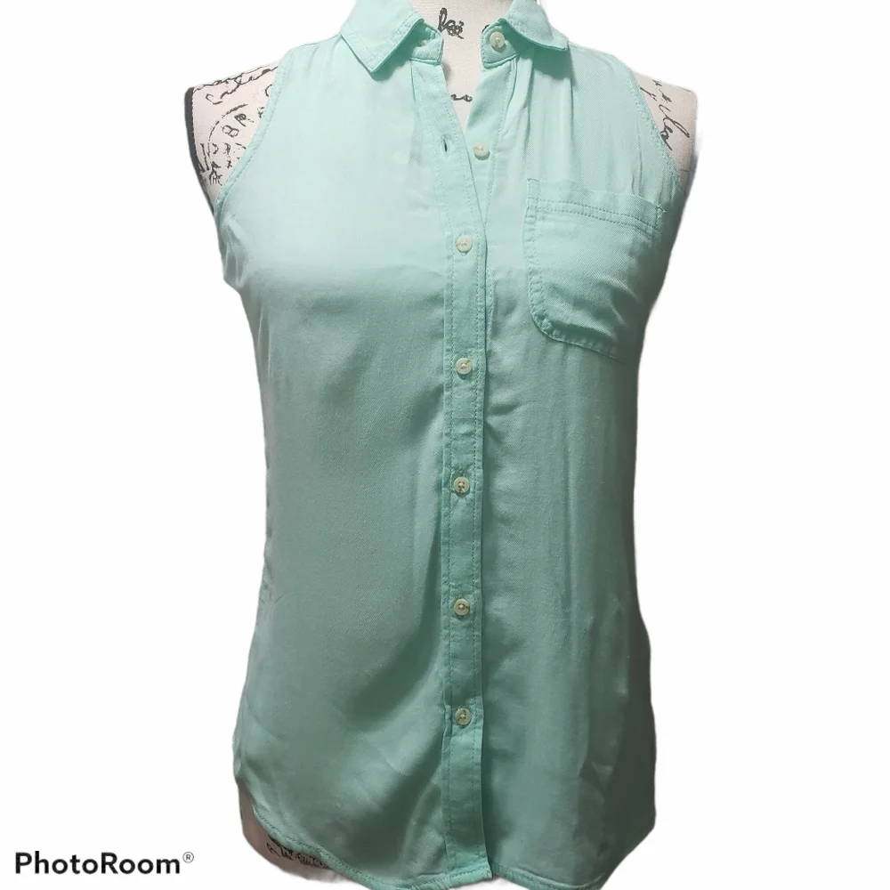 New Mossino XS Button Down Shirt